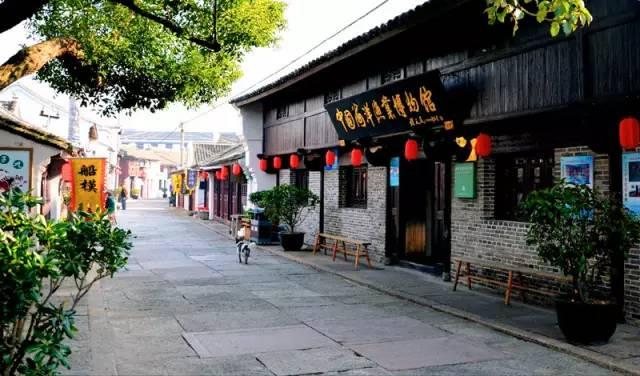 翡翠新料是不是戴着戴着就变色了？